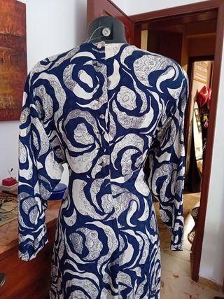 Abito estivo bianco e blu. Con soprabito