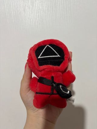 Pupazzo Squid Game rosso