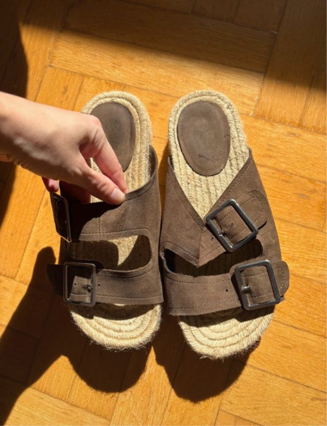 Sandalias planas Pull & Bear Marrón