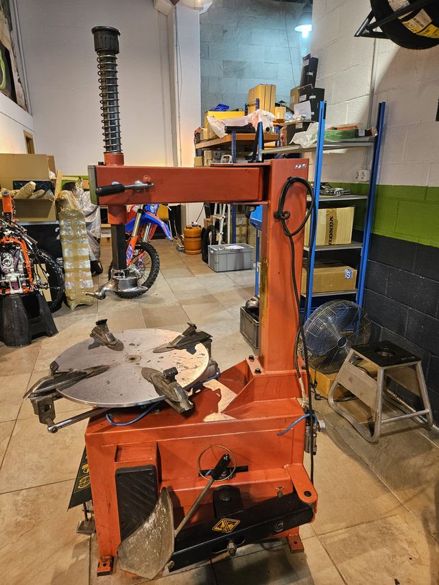 Máquina cambio neumáticos moto