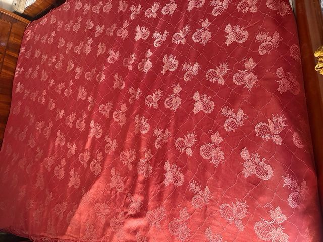 Copriletto raso rosso con balze