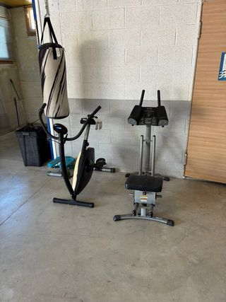Bicicleta estática, máquina abdominal y cinta de c