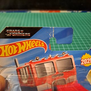 Hot Wheels Optimus Prime 2025