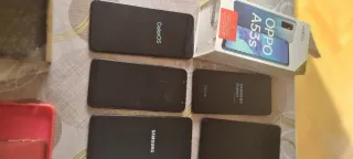 12 telefoni seminuovi, 8 Samsung, 3 Oppo, 2 Xiaomi, leggi messaggio