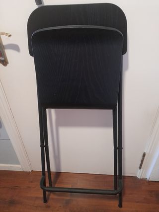 Banqueta negra plegable  74 cm. Altura del asiento