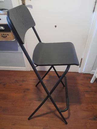 Banqueta negra plegable  74 cm. Altura del asiento
