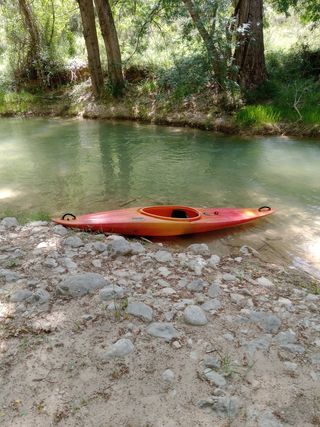 Kayak piragua aguas bravas