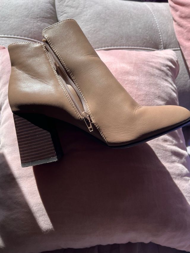 PRIMARK. Botines beige, talla 40