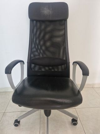 Silla giratoria Ikea Markus negra