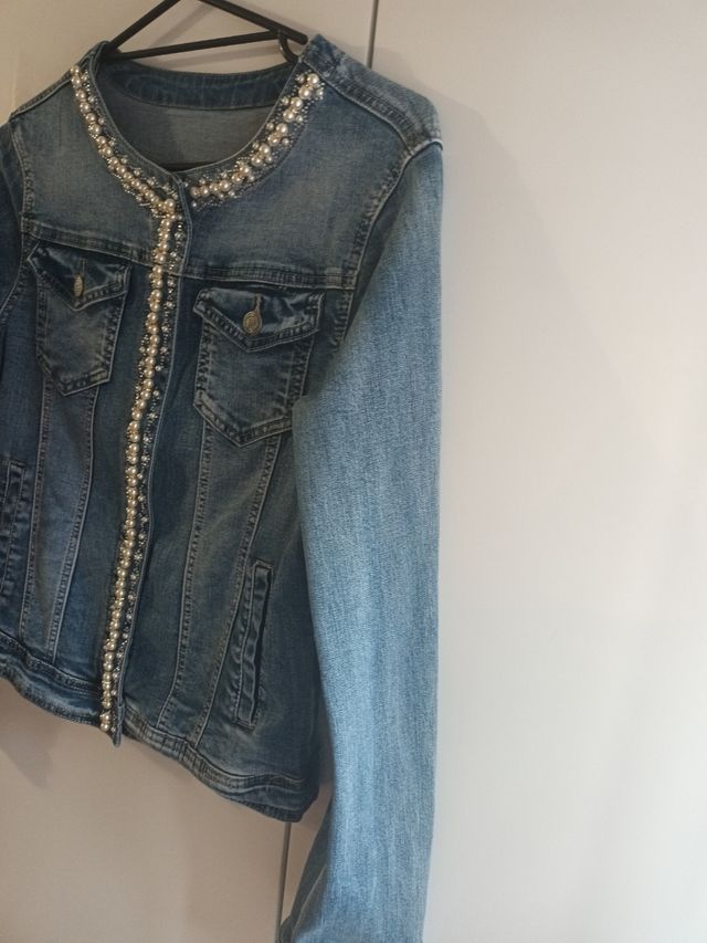 Cazadora vaquera con perlas
