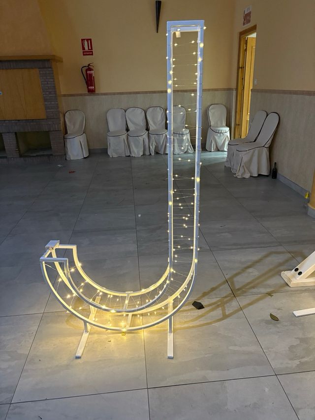 Iniciales/Letras boda: R y J luminosas