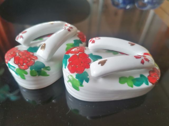 Sal y pimienta zapatilla porcelana vintage