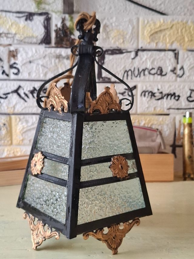 Farol antiguo de metal y cristal 