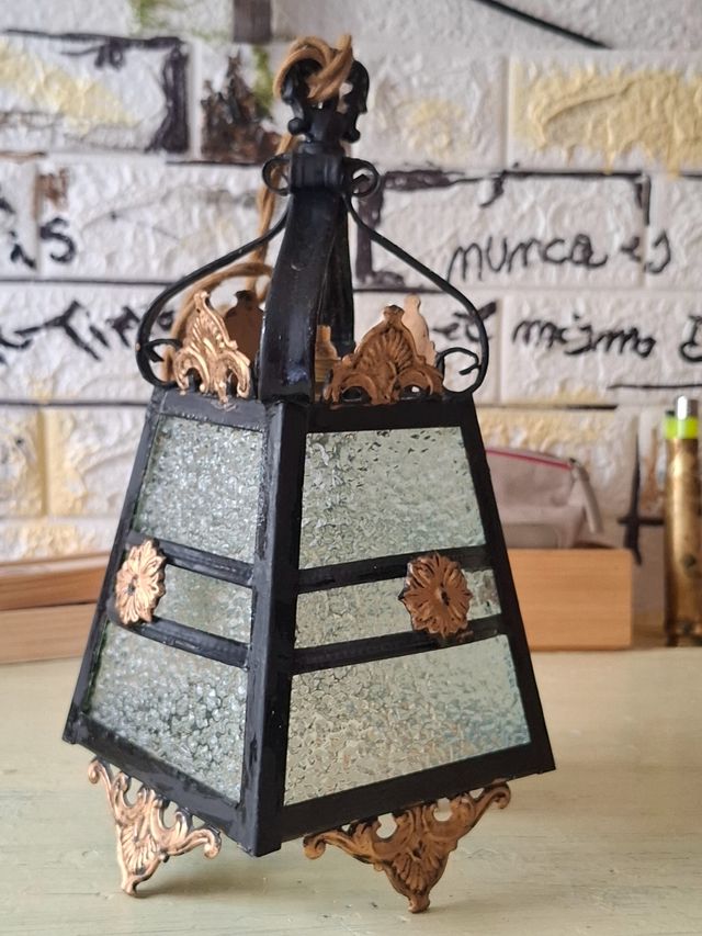 Farol antiguo de metal y cristal 