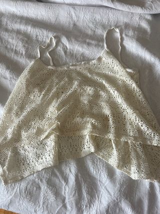 Top beige crochet bershka 