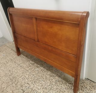 Cabecero de madera marrón