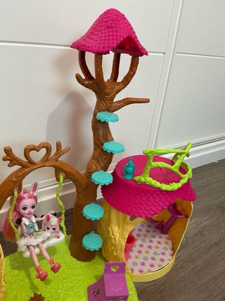 Casa Enchantimals con muñeca y mascota