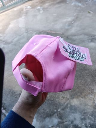 Cappellino Na Na Na Surprise bimba