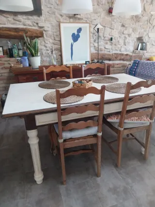 Mesa Comedor Rústica - Madera
y 4 sillas