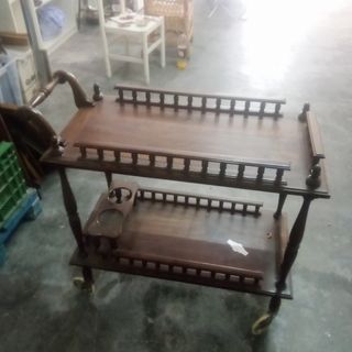 Camarera madera antigua 