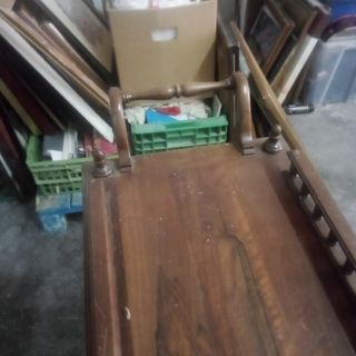Camarera madera antigua 