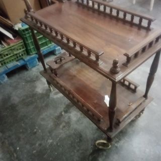 Camarera madera antigua 