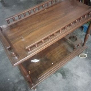 Camarera madera antigua 