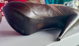 zapatos de tacón. Tacones Guess marrones 37. 