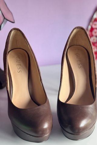 zapatos de tacón. Tacones Guess marrones 37. 