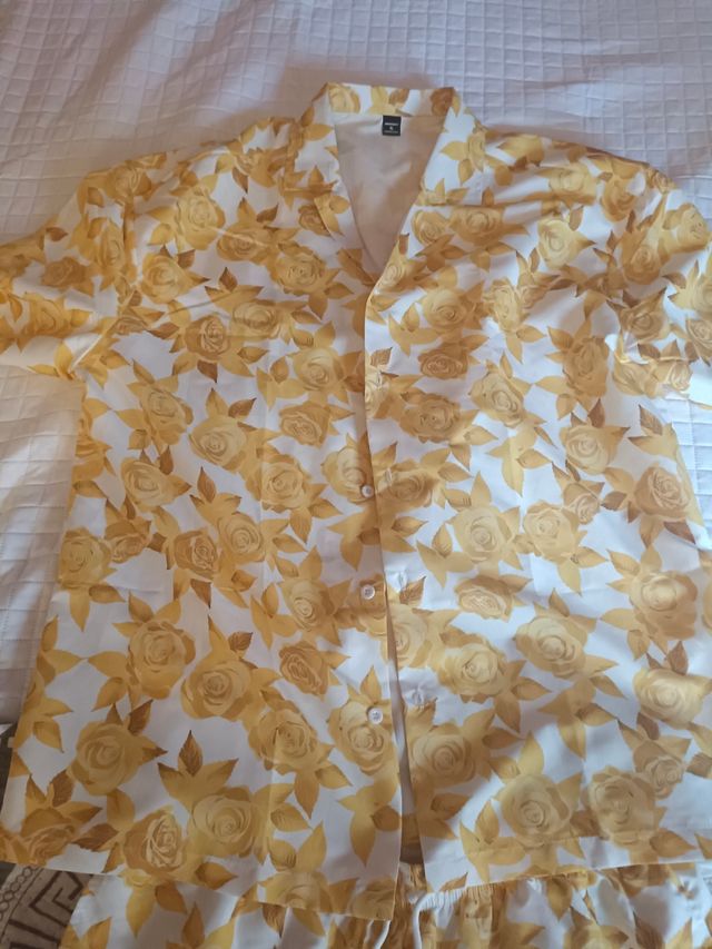 Conjunto de verão para homem branco e amarelo