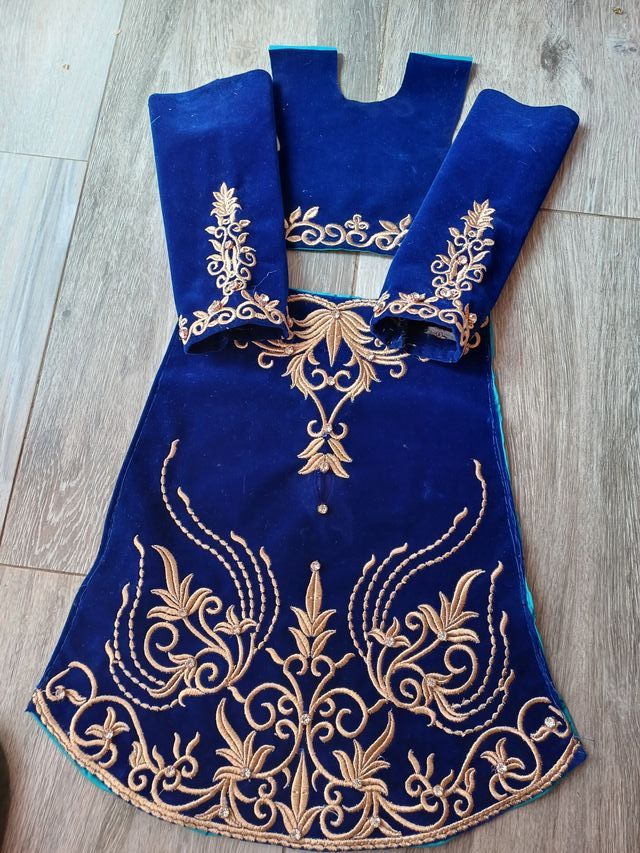 Saya bordada para virgen (50-60cm)