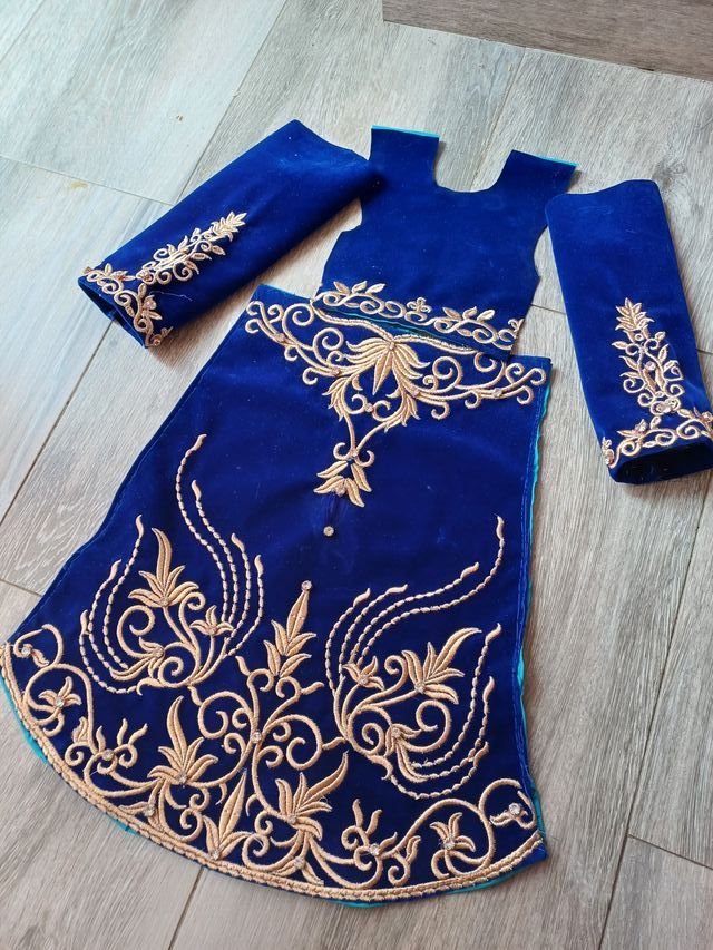 Saya bordada para virgen (50-60cm)