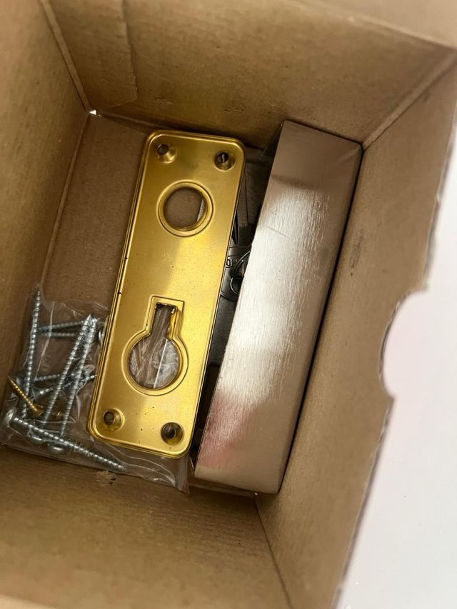 Cerradura de sobreponer CVL niquel 56B60D derecha