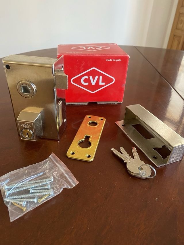 Cerradura de sobreponer CVL niquel 56B60D derecha