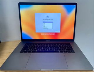 MacBook Pro 15" Retina 2017 i7 16ram