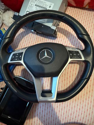 Volante Mercedes-Benz: Cuero Rojo