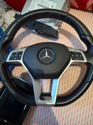 Volante Mercedes-Benz: Cuero Rojo