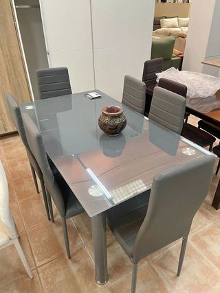 OFERTA: Mesa cristal + 6 sillas polipiel gris
