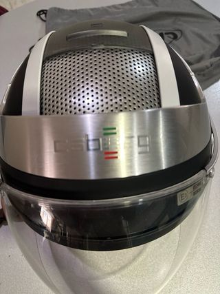 Casco de moto marca CABERG