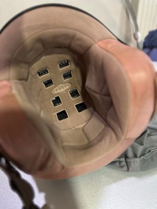 Casco de moto marca CABERG