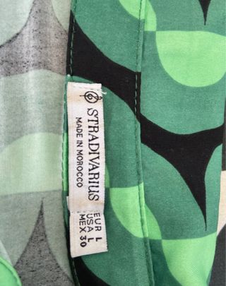 Camisa Stradivarius verde y negra