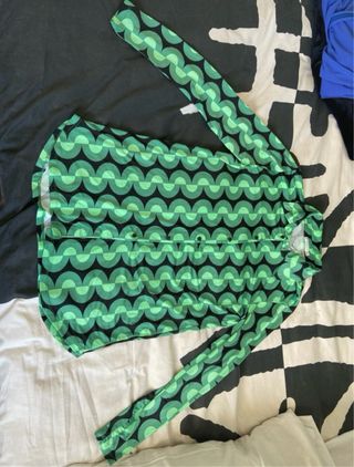 Camisa Stradivarius verde y negra