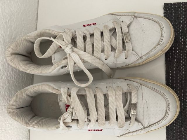 Zapatillas Levi's blancas