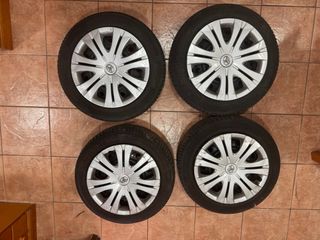 4 Llantas Toyota Auris + Tapacubos