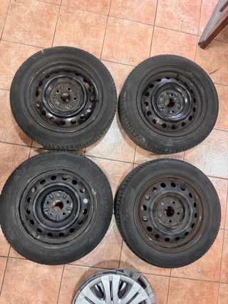 4 Llantas Toyota Auris + Tapacubos