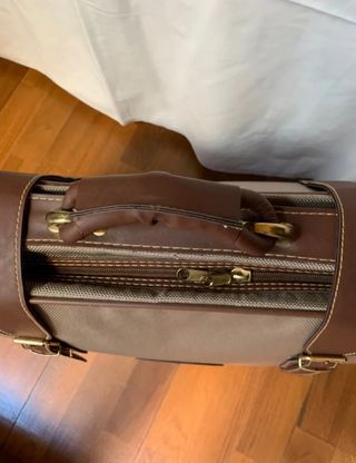 Maleta Vintage SINSAY Beige y marrón.