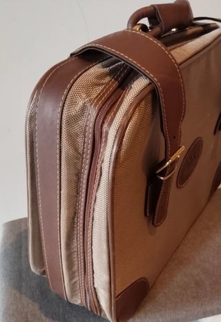 Maleta Vintage SINSAY Beige y marrón.