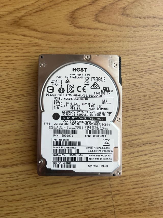 2 HDDs Hitachi SAS 900GB & 600GB