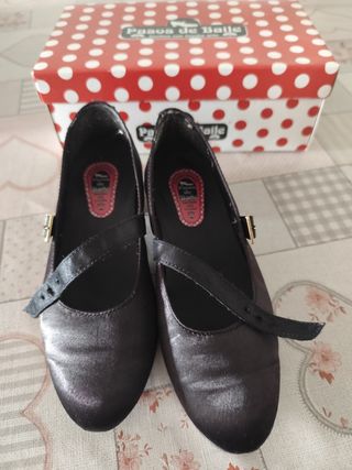 Zapatos de raso nº 33