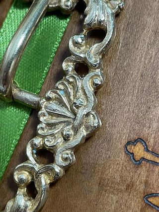 Fibbia decorativa vintage in metallo dorato